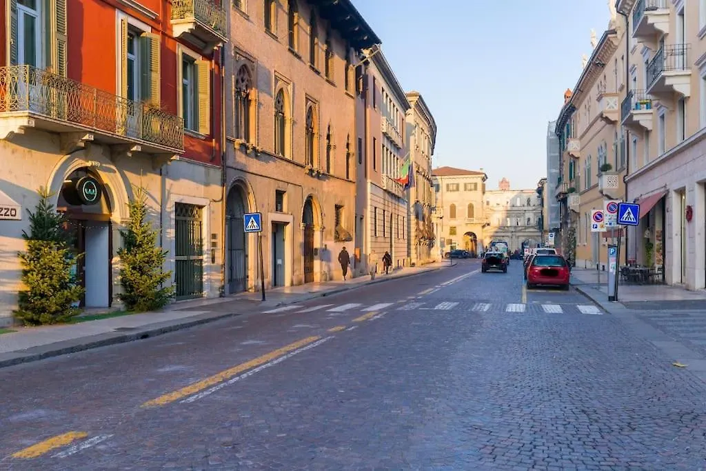 Apartment Magnificent 1800 In The Heart Of Verona Italy