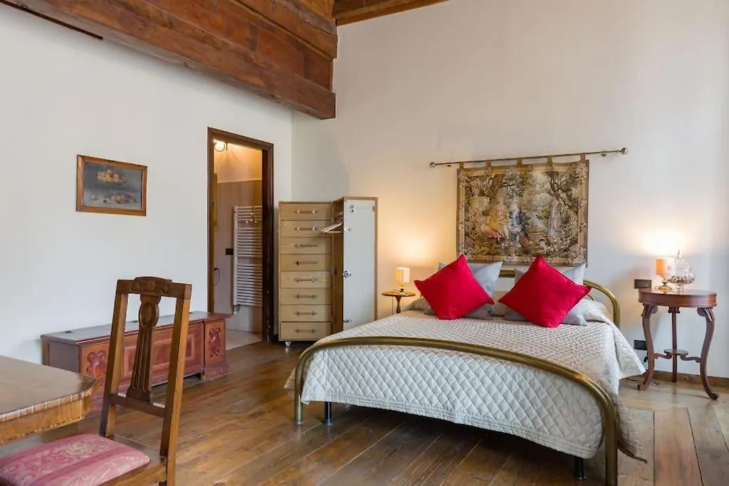 Magnificent 1800 In The Heart Of Verona Apartment