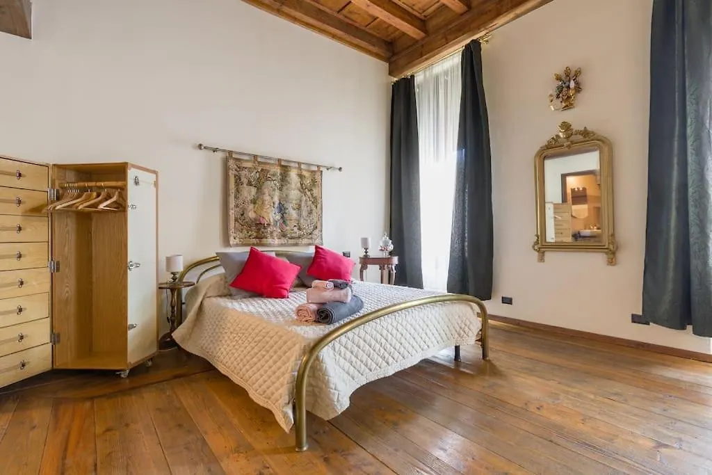 Apartment Magnificent 1800 In The Heart Of Verona Italy