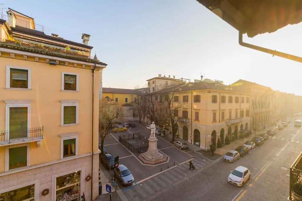 Magnificent 1800 In The Heart Of Verona Apartment