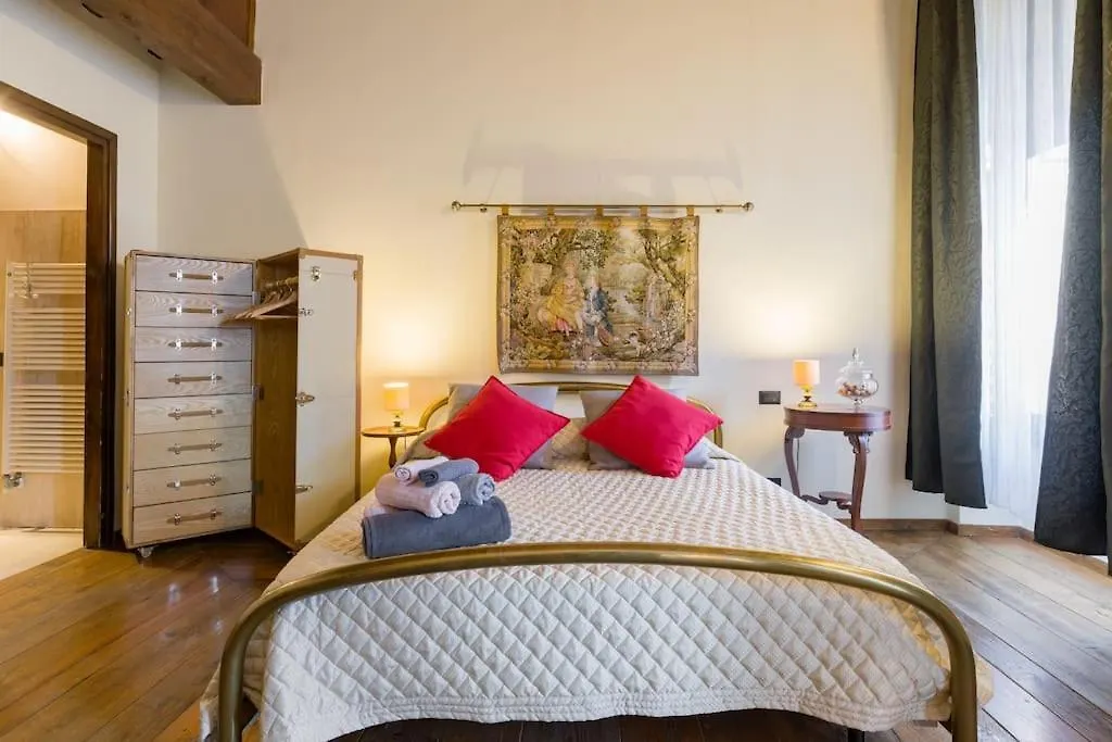 Magnificent 1800 In The Heart Of Verona Italy