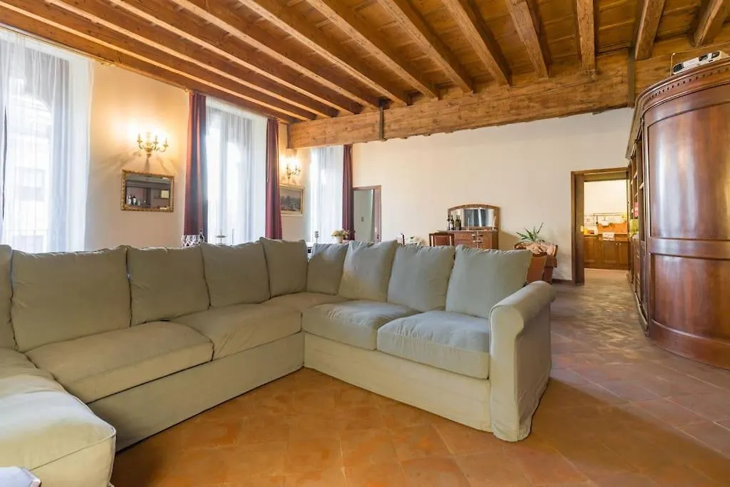 Magnificent 1800 In The Heart Of Vérone Appartement