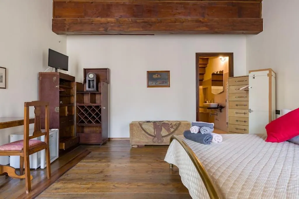 Magnificent 1800 In The Heart Of Verona Apartment