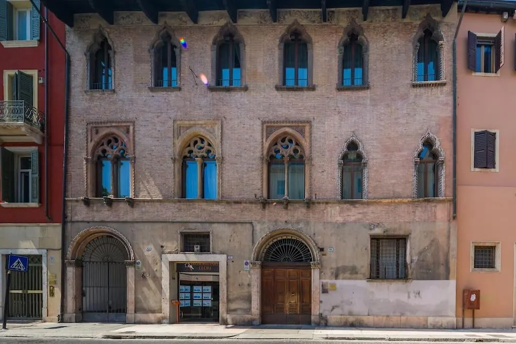Apartment Magnificent 1800 In The Heart Of Verona Italy