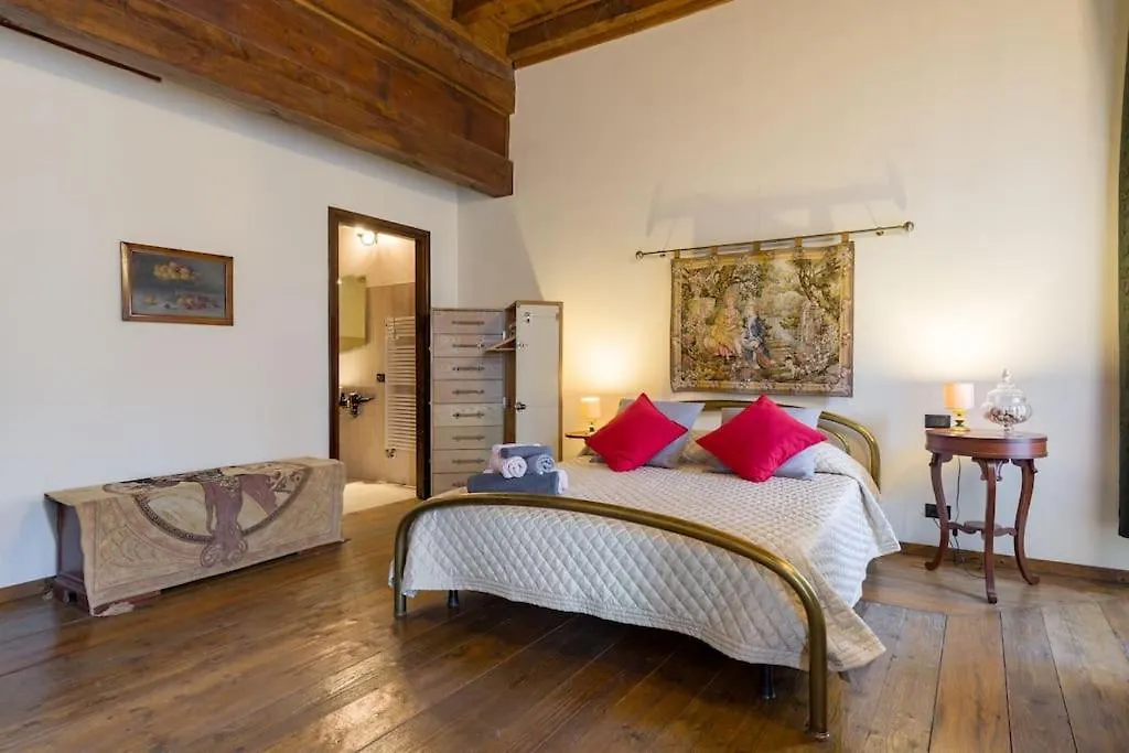 Magnificent 1800 In The Heart Of Verona Apartment