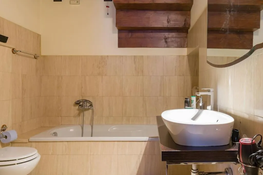 Apartment Magnificent 1800 In The Heart Of Verona