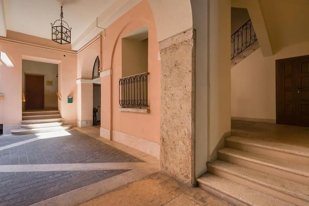 Magnificent 1800 In The Heart Of Verona Apartment
