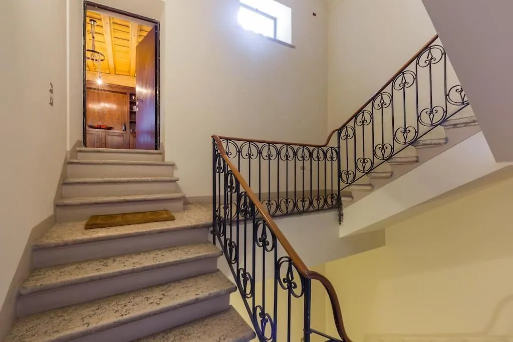 Apartment Magnificent 1800 In The Heart Of Verona